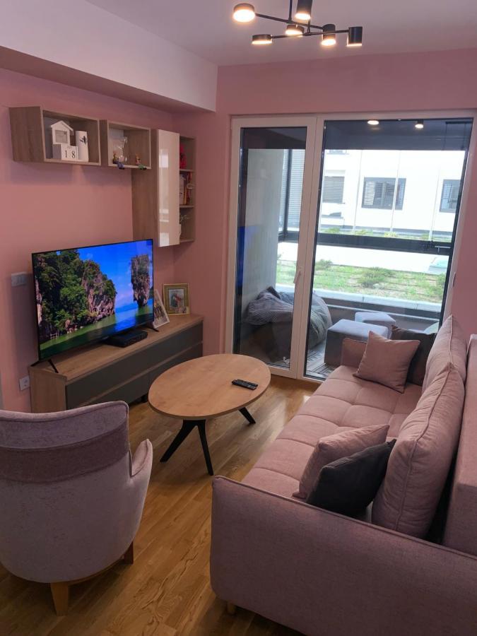 Pink Modern Apartment 스코페 외부 사진