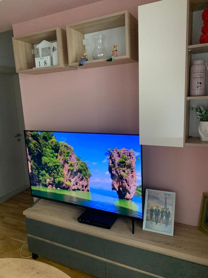 Pink Modern Apartment 스코페 외부 사진
