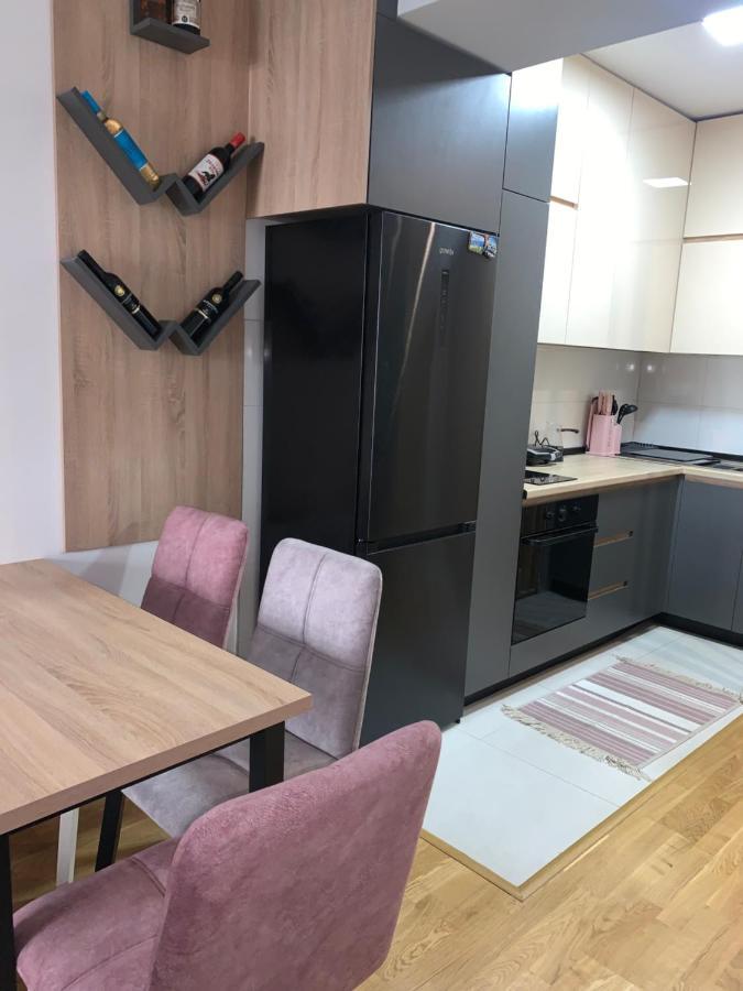 Pink Modern Apartment 스코페 외부 사진