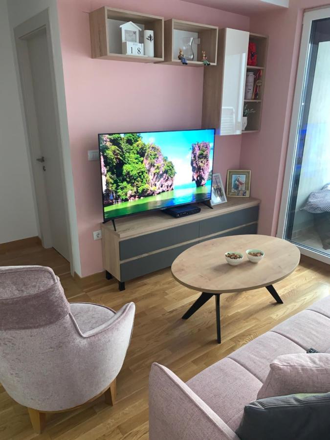 Pink Modern Apartment 스코페 외부 사진